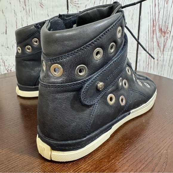 STUART WEITZMAN women’s high top sneakers dark navy blue riveted size 7.5 GUC - Picture 4 of 16